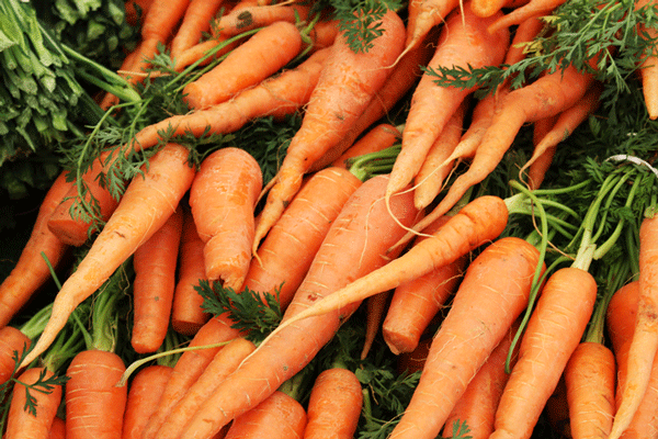 Faire ses courses au marché : écologique, économique et convivial !