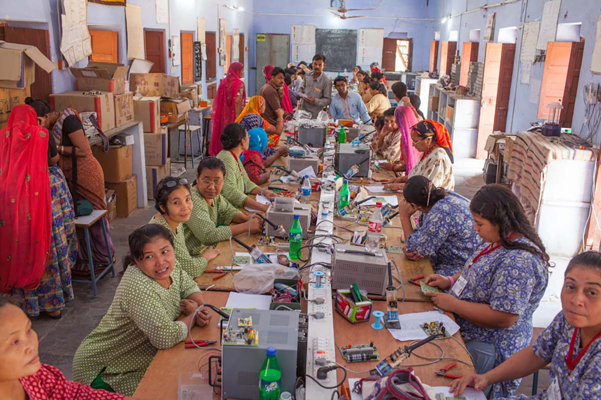 Das Barefoot College: Wie Selbstvertrauen und Zusammenarbeit leben ändern kann!