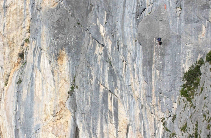 Ganesha (8c, 7 pitches) – Rope Solo First Ascent by Fabian Buhl