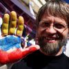 Mais qui est donc Antanas Mockus ? Pour nous, un triple champion du monde dans la catégorie poids lourds des visionnaires humanistes