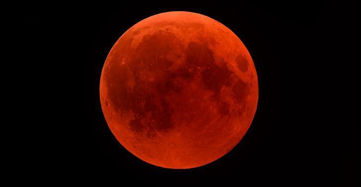 Eine Botschaft des Tages und der Mond wird rot heute Abend während eines spektakulären astronomischen Phänomens