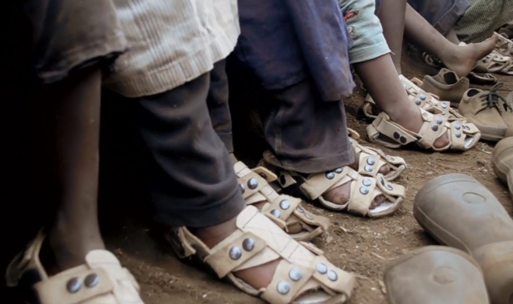 Les chaussures durables pour les enfants